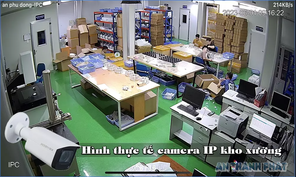 Dưới đây là hình thực tế tại 1 góc nhìn camera hệ thống camera kho xưởng sản xuất chúng tôi đã lắp đặt thành công tại thành phố long an. Như các bạn có thể thấy camera hiển thị màu sắc tươi sáng.hình ảnh hiển thị sắc nét.(Hình ảnh đã được chủ xưởng cho phép làm hình demo sản phẩm ).